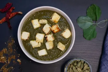 Palak paneer with cubes of paneer in a spinach gravy