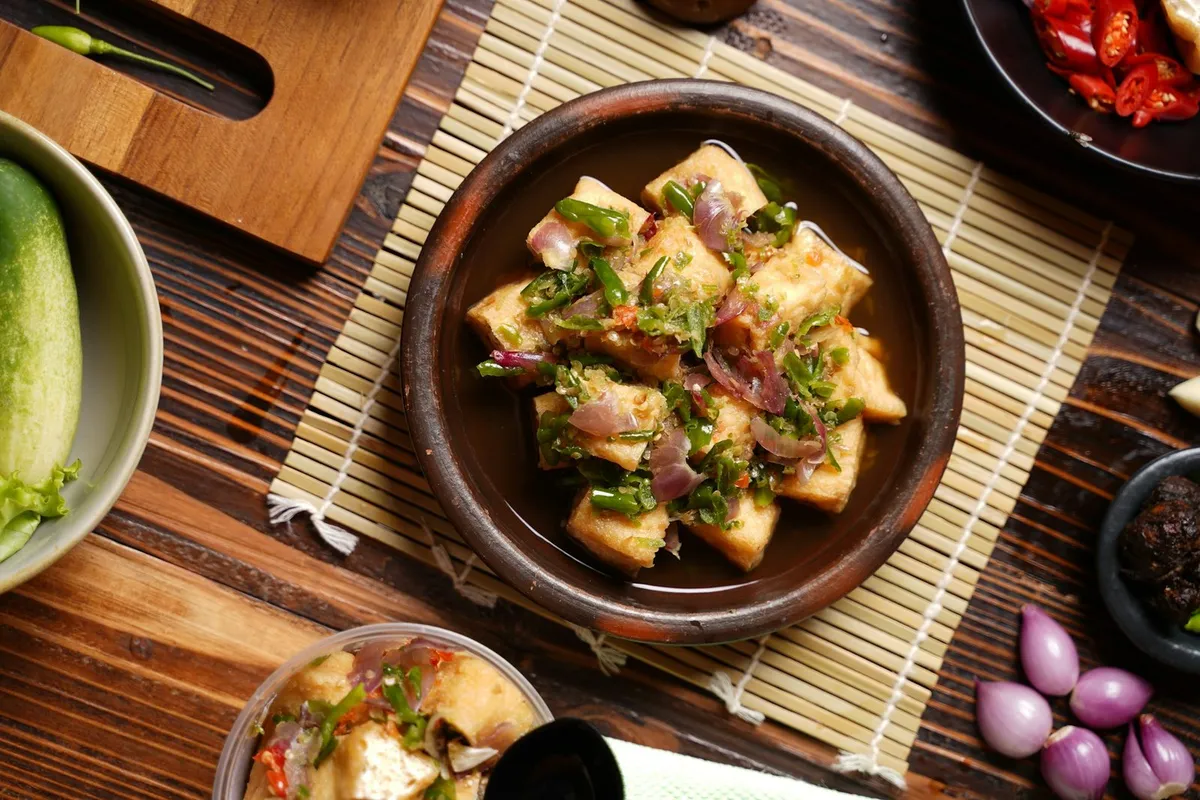Tofu and mixed vegetables in a stir fry