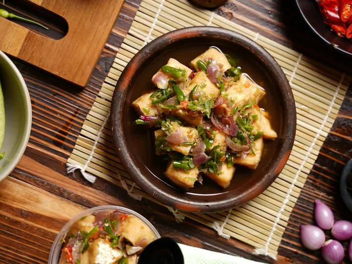 Tofu and mixed vegetables in a stir fry